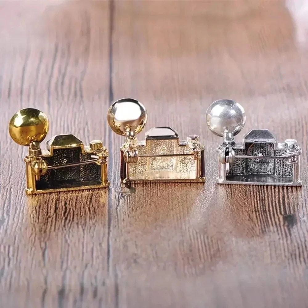 VQ Camera Brooch - Picture 4 of 6